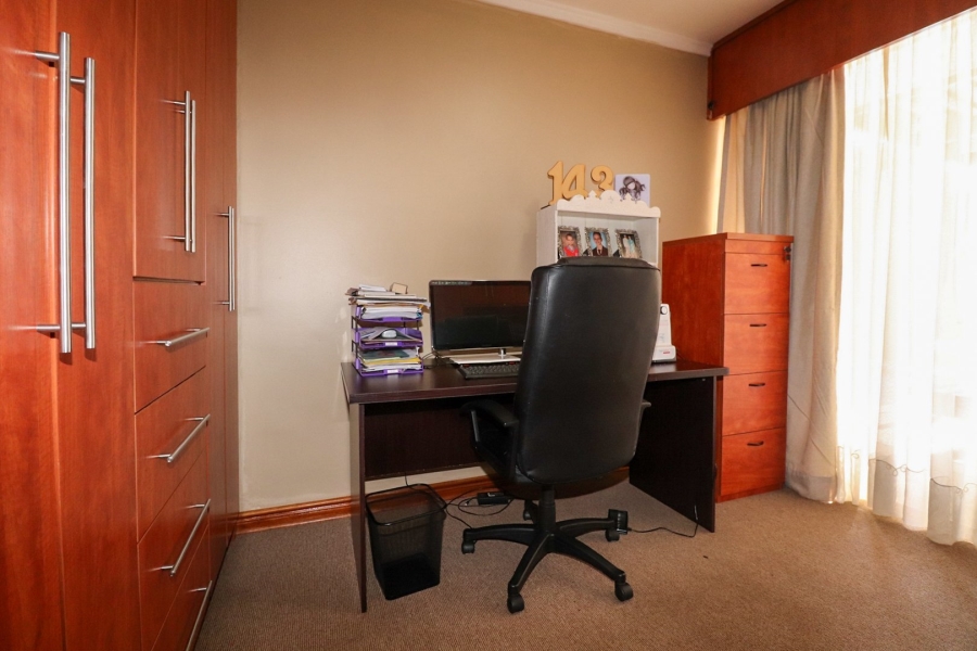 4 Bedroom Property for Sale in Flamwood North West